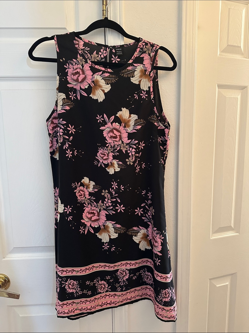 SHEIN Black Floral Sleeveless Shift Dress with Pink Accents Size Large